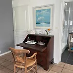 Le Clos Du Plantis Bed & Breakfast 3*