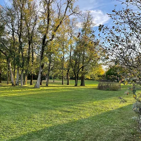 Le Clos Du Plantis Bed & Breakfast
