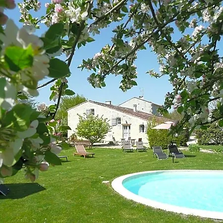 Le Clos Du Plantis Couette-café Sonnac (Charente-Maritime)