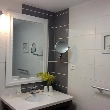 Le Clos Du Plantis Bed & Breakfast 3*